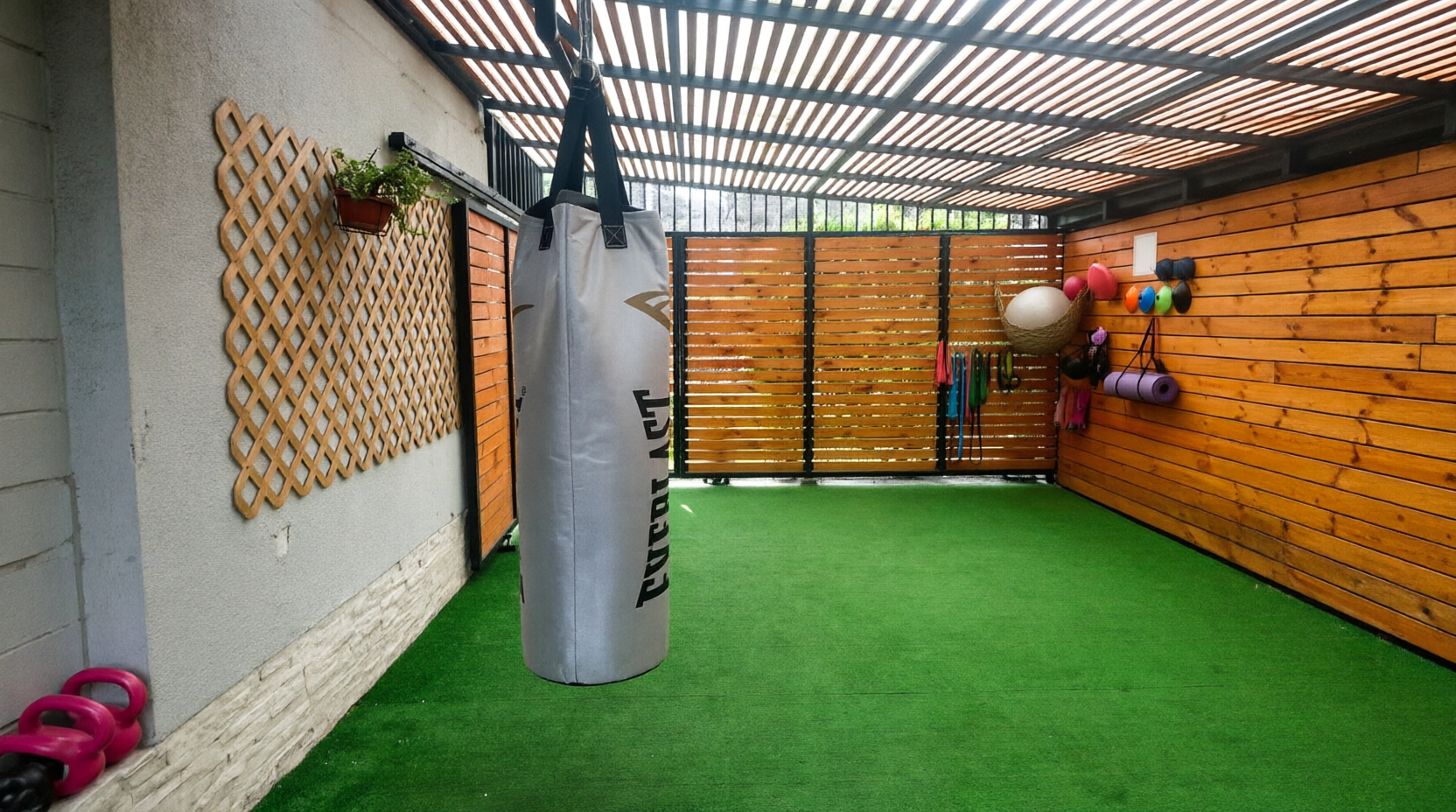 Construcción de Gimnasio con techo de Acero